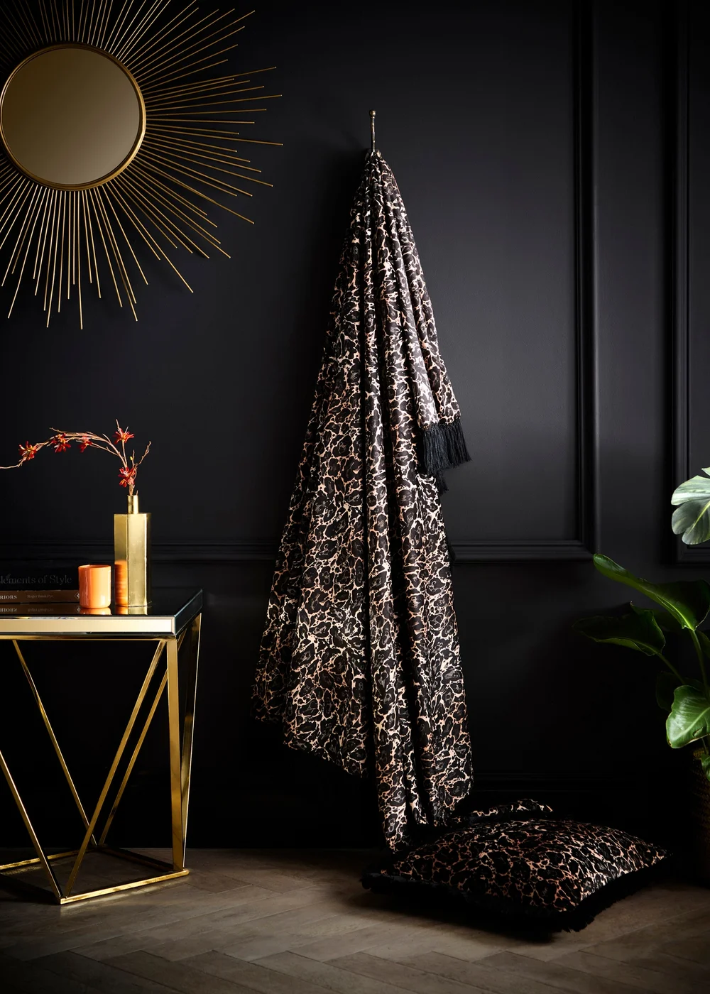 Laurence Llewelyn-Bowen Josephine Velvet Gold Throw - 130 x 180cm Image 5