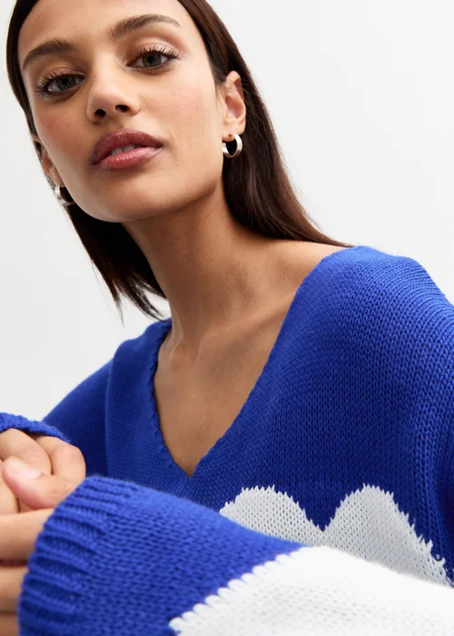 Gini London Blue V Neck Oversized Heart Knit Jumper - S/M Image 3
