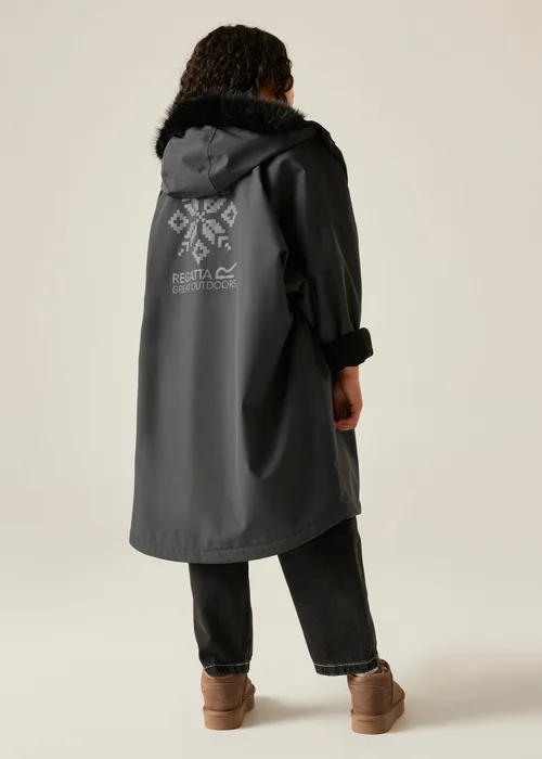 Regatta Slate Kids' Changing Robe - Age 3-5 years Image 2