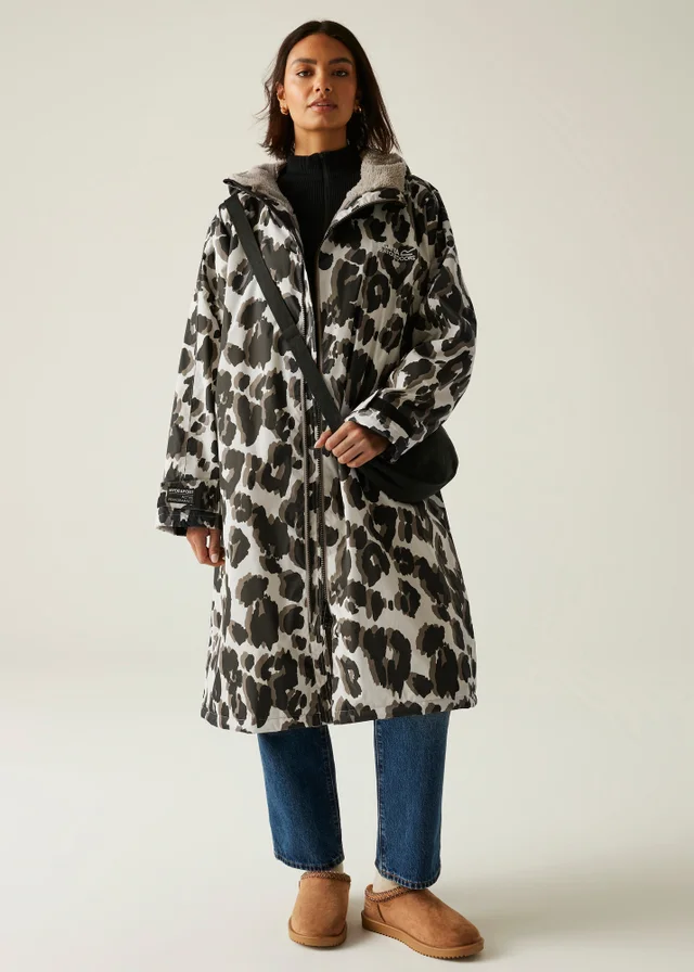 Regatta Ecru Adult Waterproof Changing Waterproof Robe