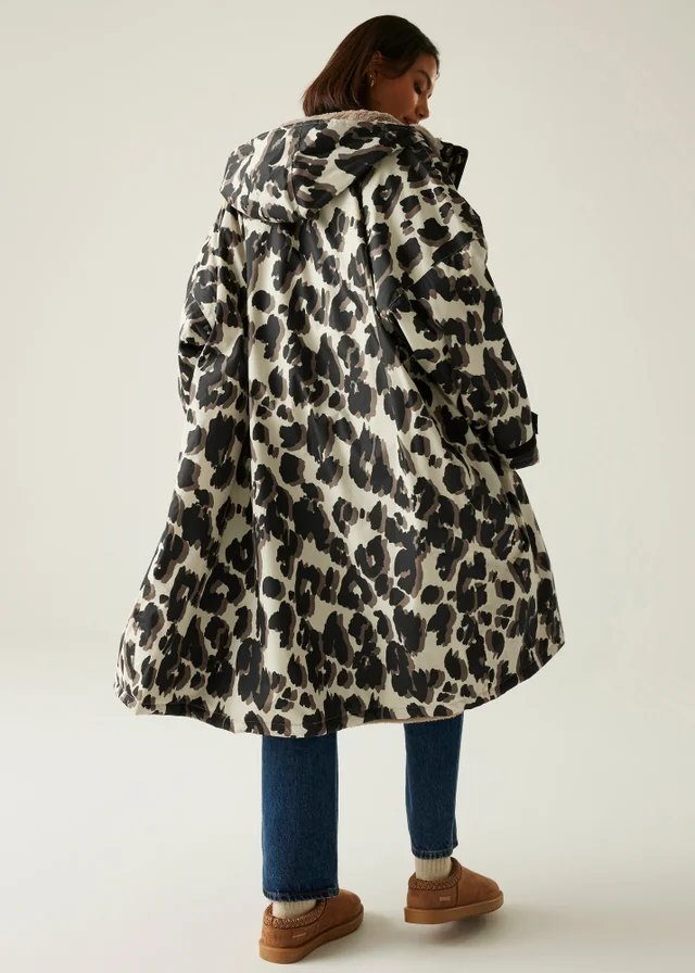 Regatta Ecru Adult Waterproof Changing Waterproof Robe