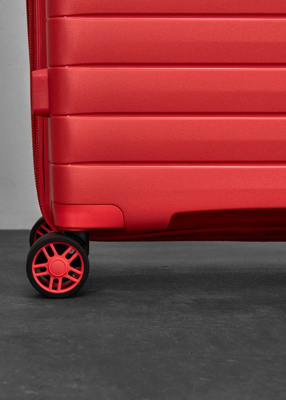 Rock Palma Suitcase Coral - Cabin Image 3