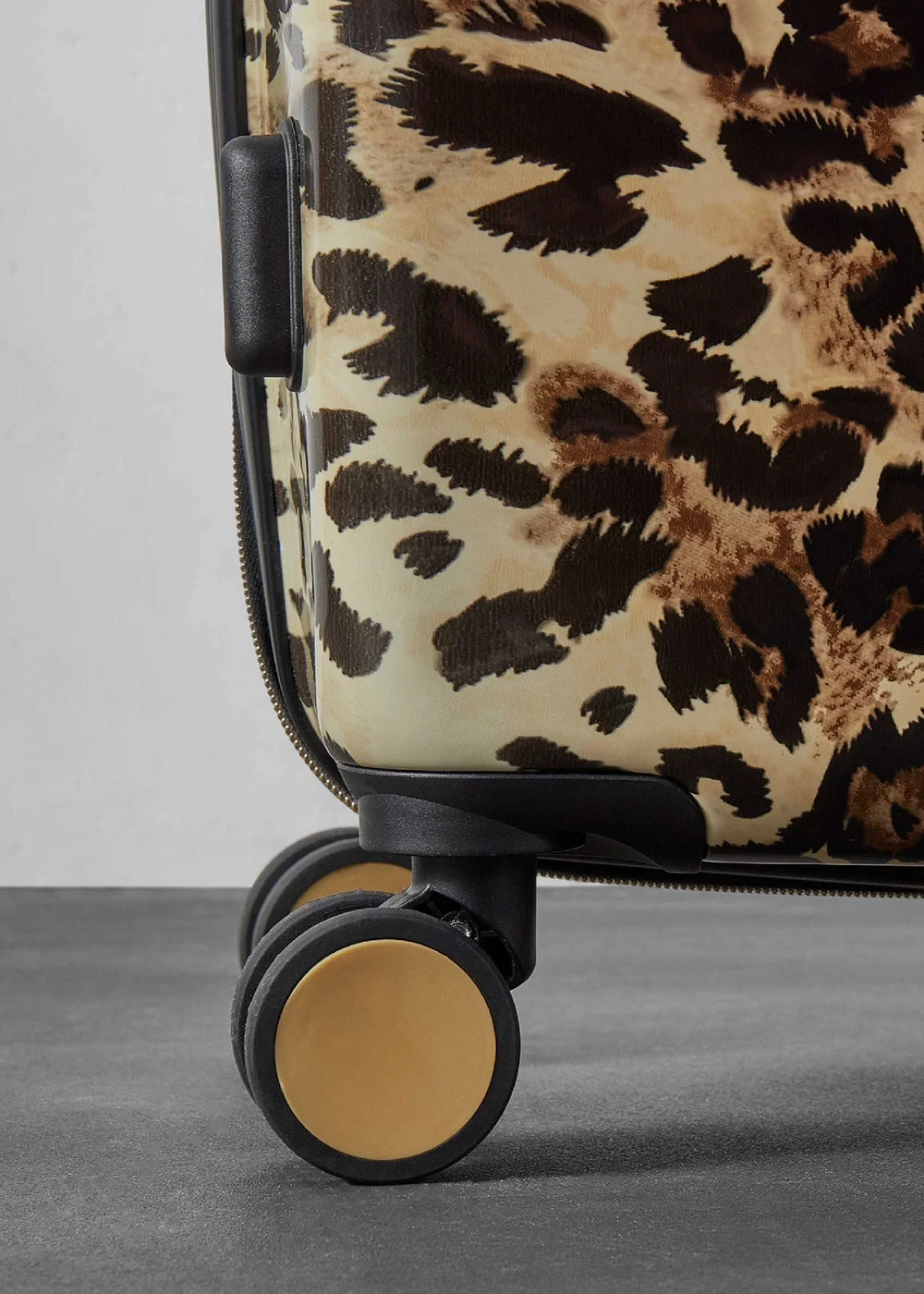 Rock Savannah Suitcase Gold Leopard - Cabin Image 3