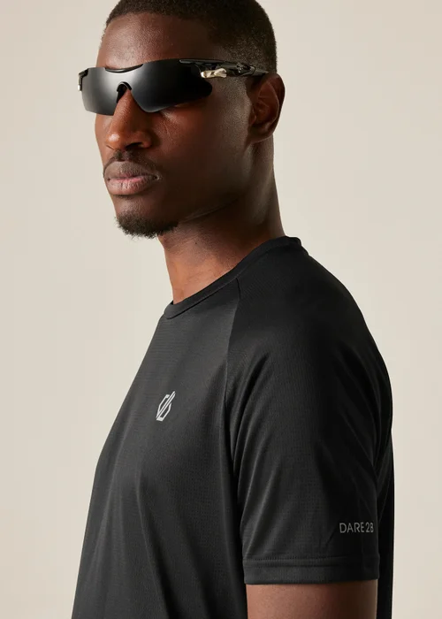 Dare2B Black Accelerate Lightweight Tee - XXL Image 4