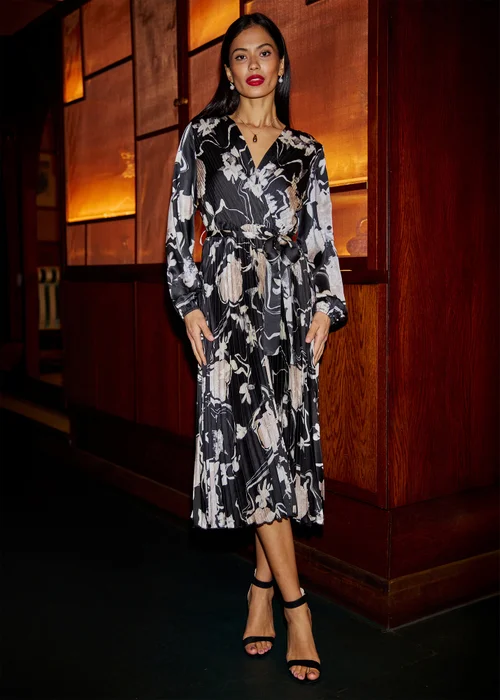 Yumi Black Floral Satin Pleated Midi Dress - 8 Image 4