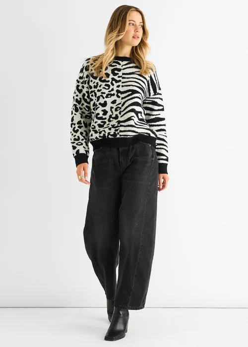 Gini London Black Contrast Zebra Animal Knit Jumper - Large/Extra Large Image 1