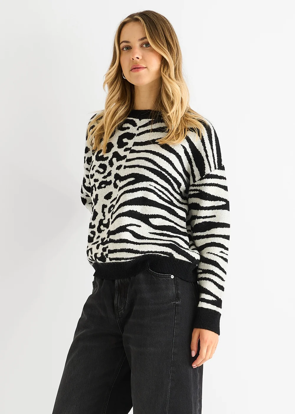 Gini London Black Contrast Zebra Animal Knit Jumper - Large/Extra Large Image 4