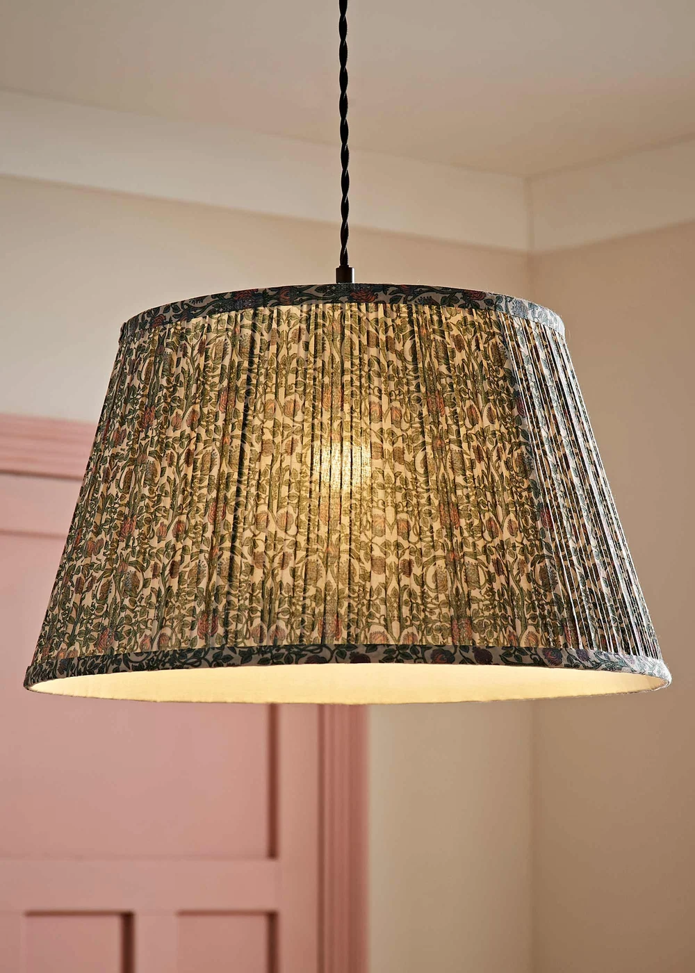 ValueLights Abel Floral Pleated Large Easy Fit Lampshade - Large Image 1