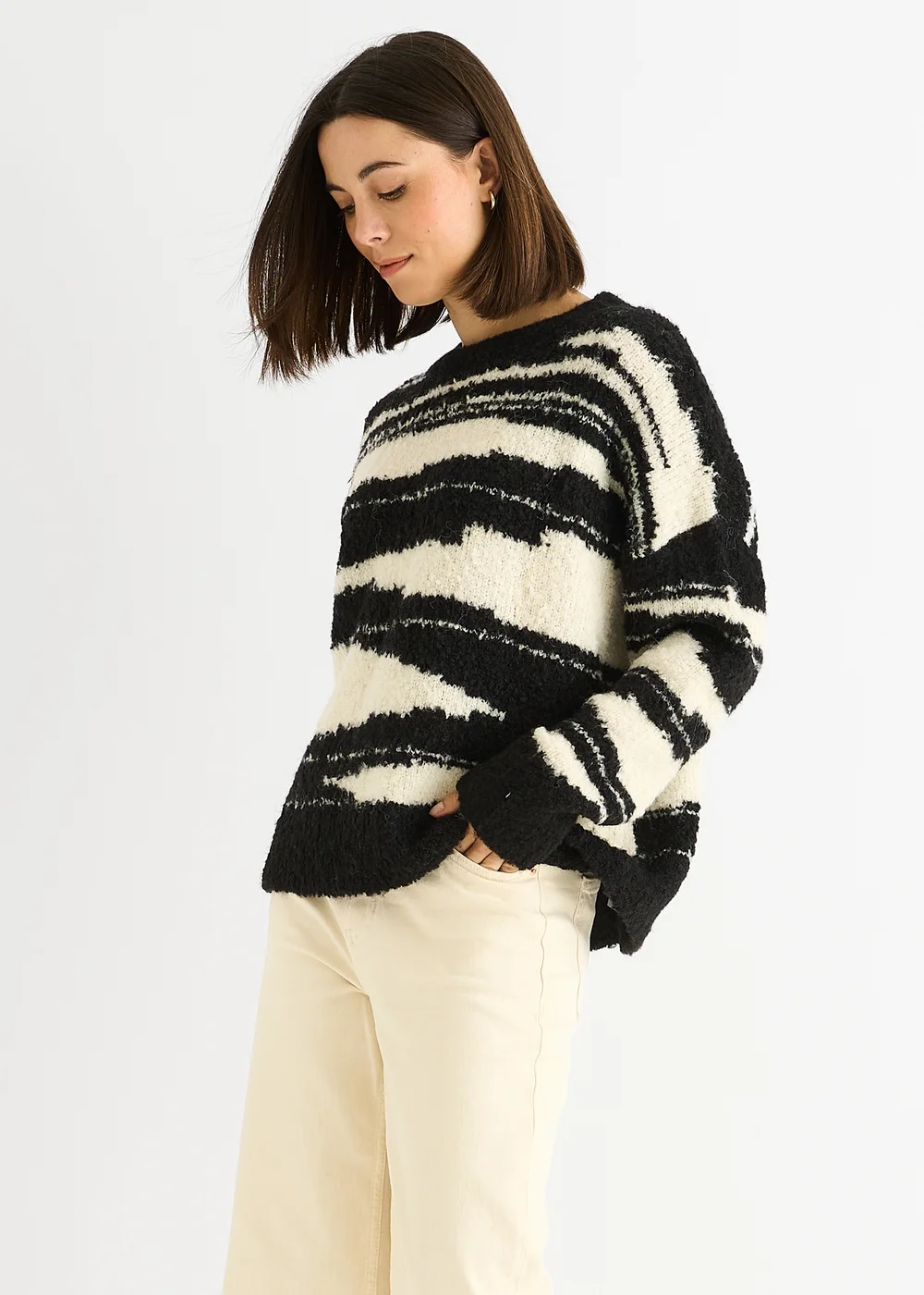 Gini London Mono Abstract Oversized Recycle Knit Jumper - S/M Image 4