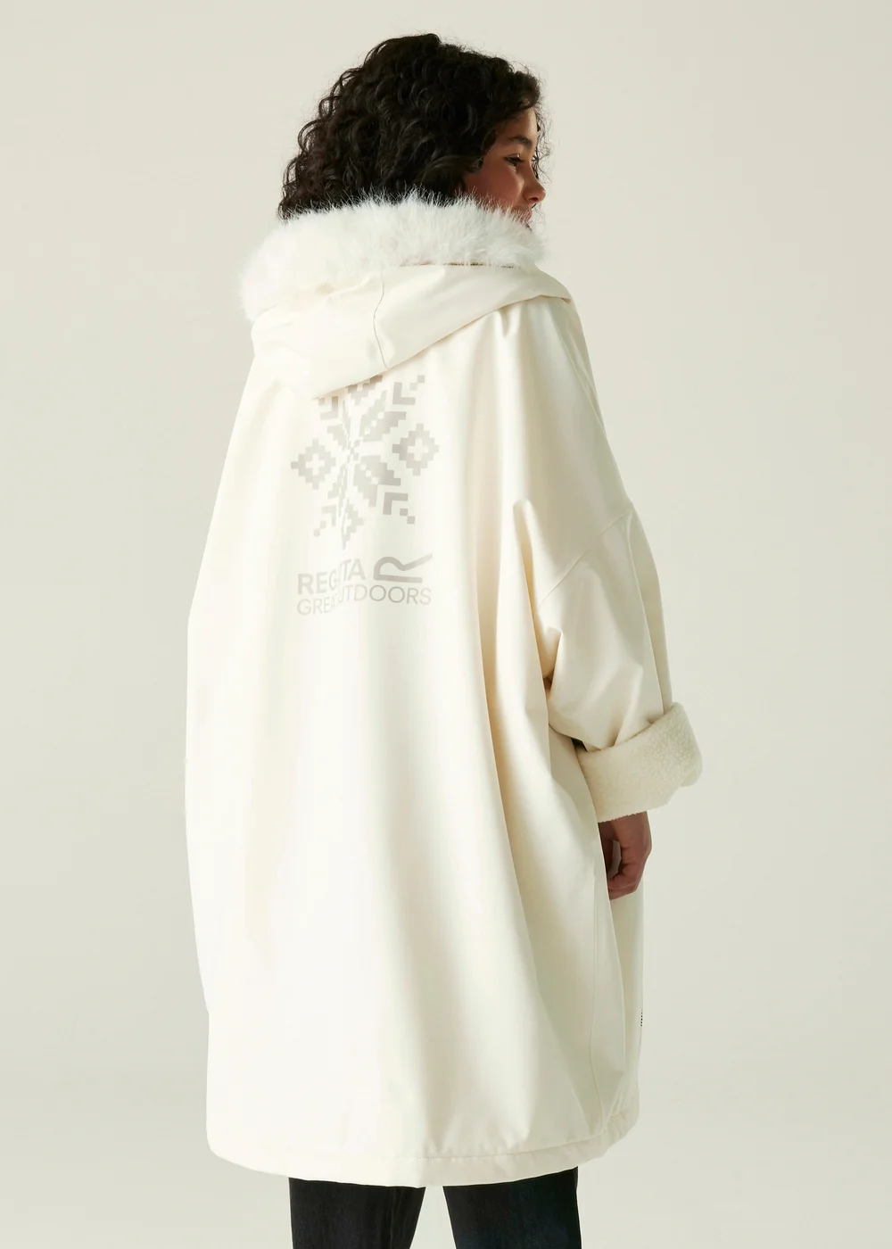 Regatta White Kids' Changing Robe (Age 3-13 years) - 9-13 Yrs Image 2