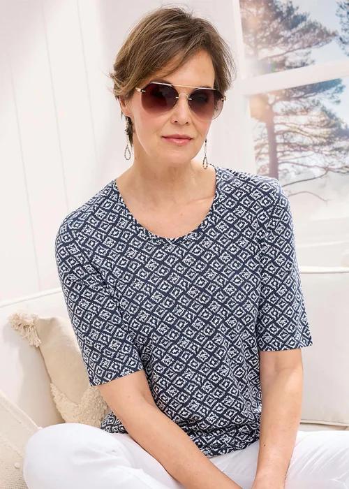 Cotton Traders Navy 1/2 Sleeve Printed Scoop Neck Top - Size 22 Image 1