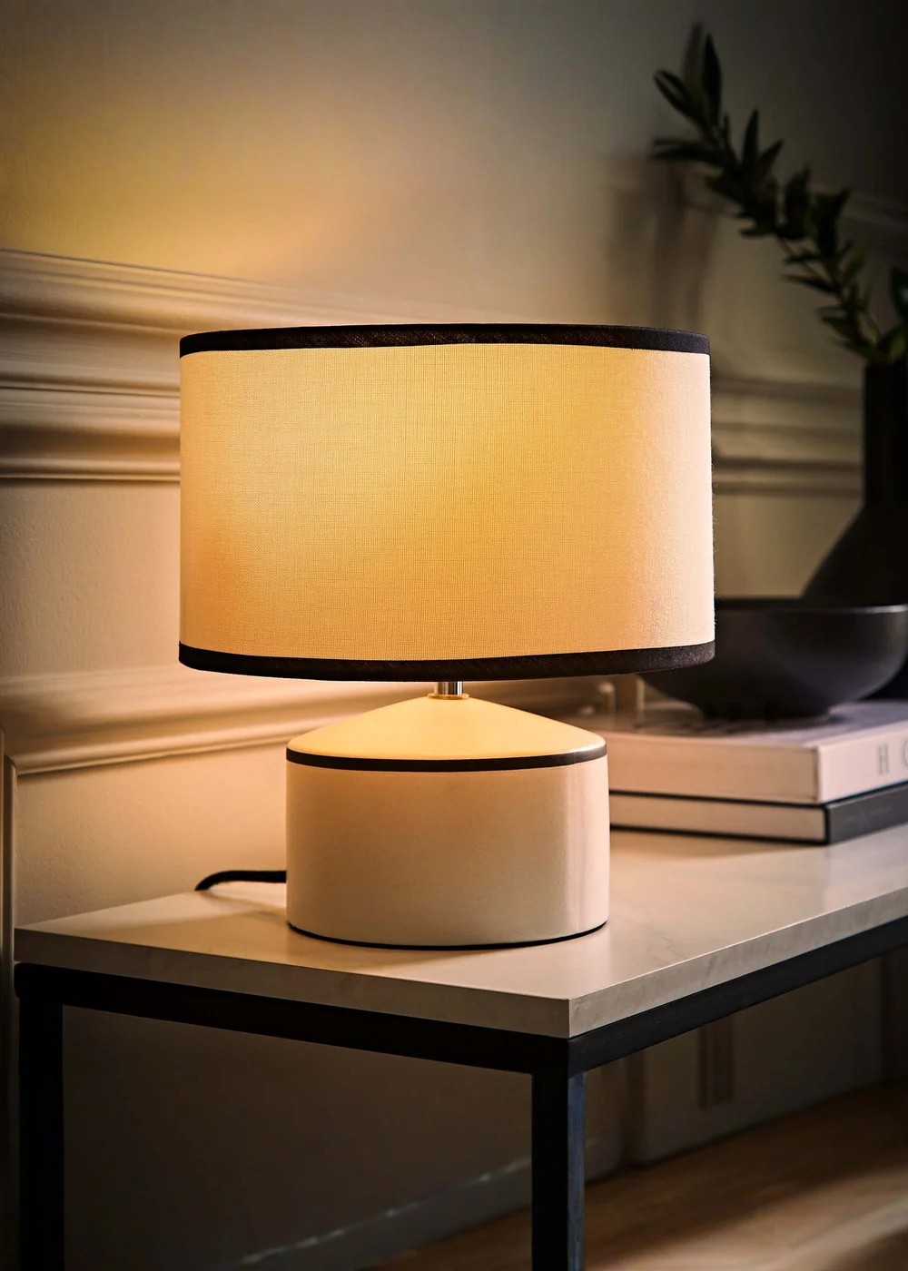 ValueLights Julia Black Trim Ceramic Table Lamp with Linen Shade - One Size Image 2