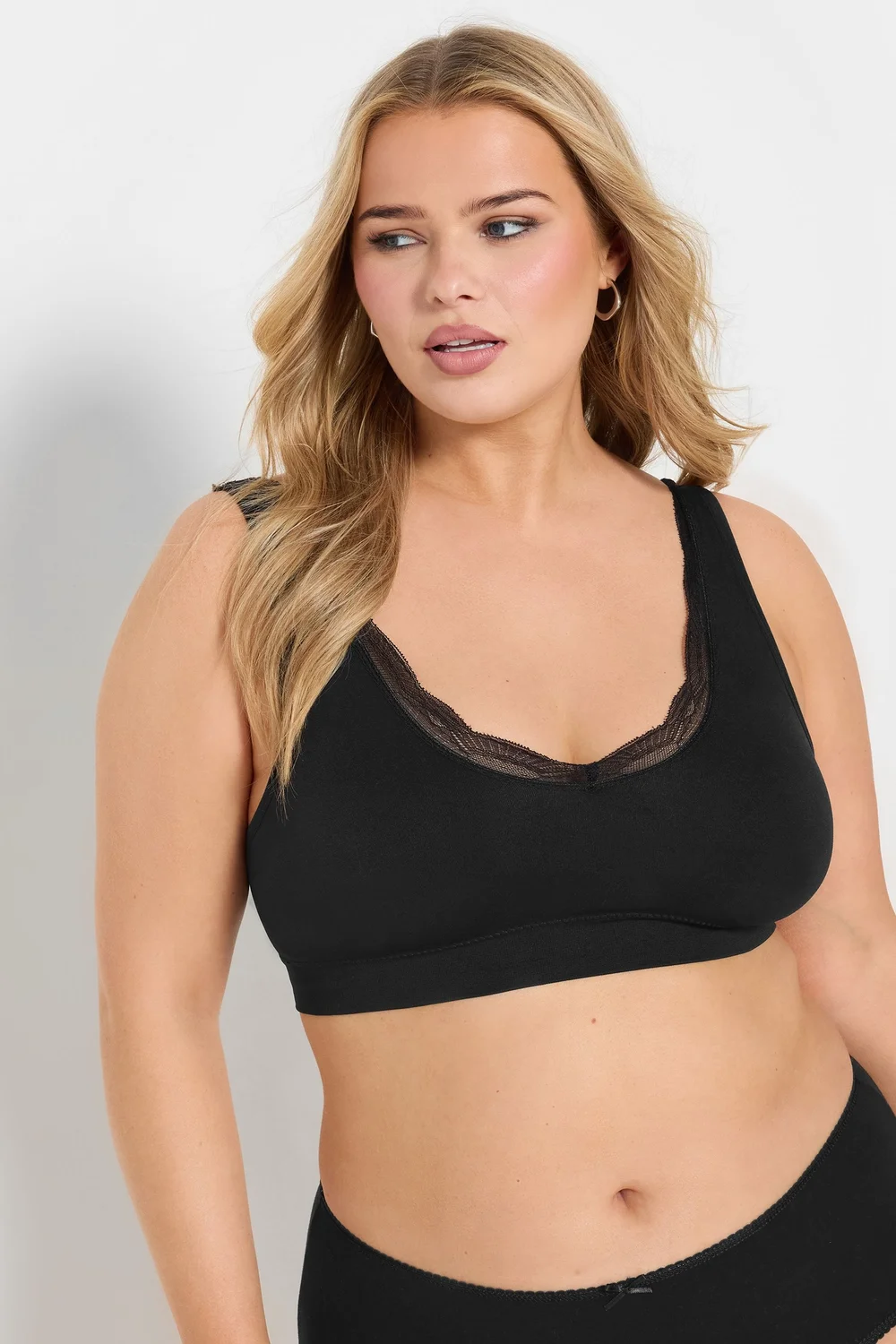 Yours 2 Pack Black & White Lace Trim Seamless Bralette - Size 26-28 Clothing Image 2