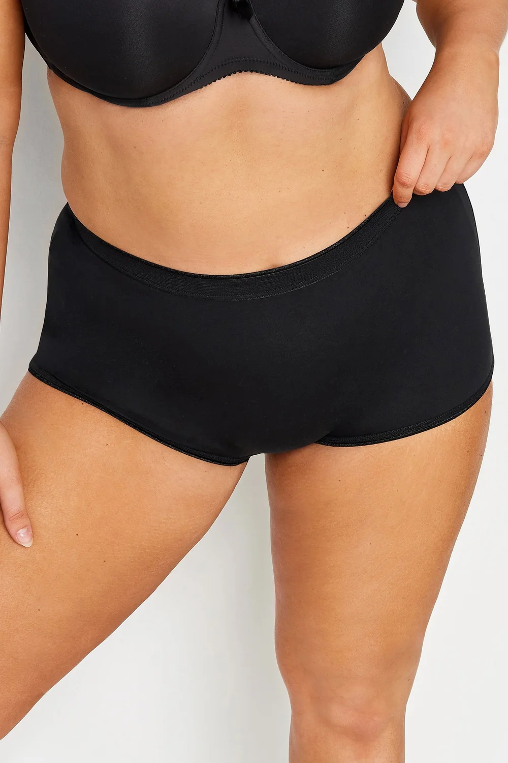 Yours 5 Pack Curve Black High Waisted Shorts - 30-32 Image 2