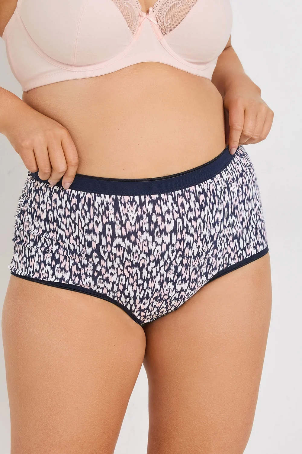 Yours 5 Pack Curve Navy Blue Leopard Print Full Briefs - 38-40 Image 2