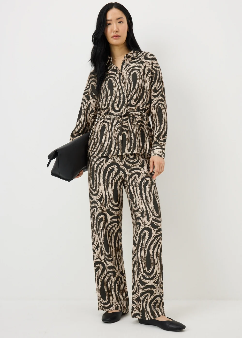 Black Abstract Channel Waist Shirt - Size 22 Image 2