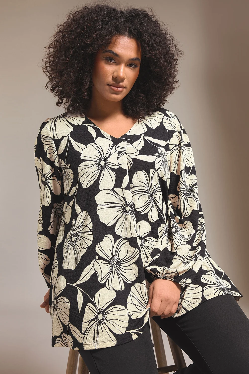 Evans Curve Black Contrast Floral Jersey Crepe Top - Size 30-32 Clothing Image 1