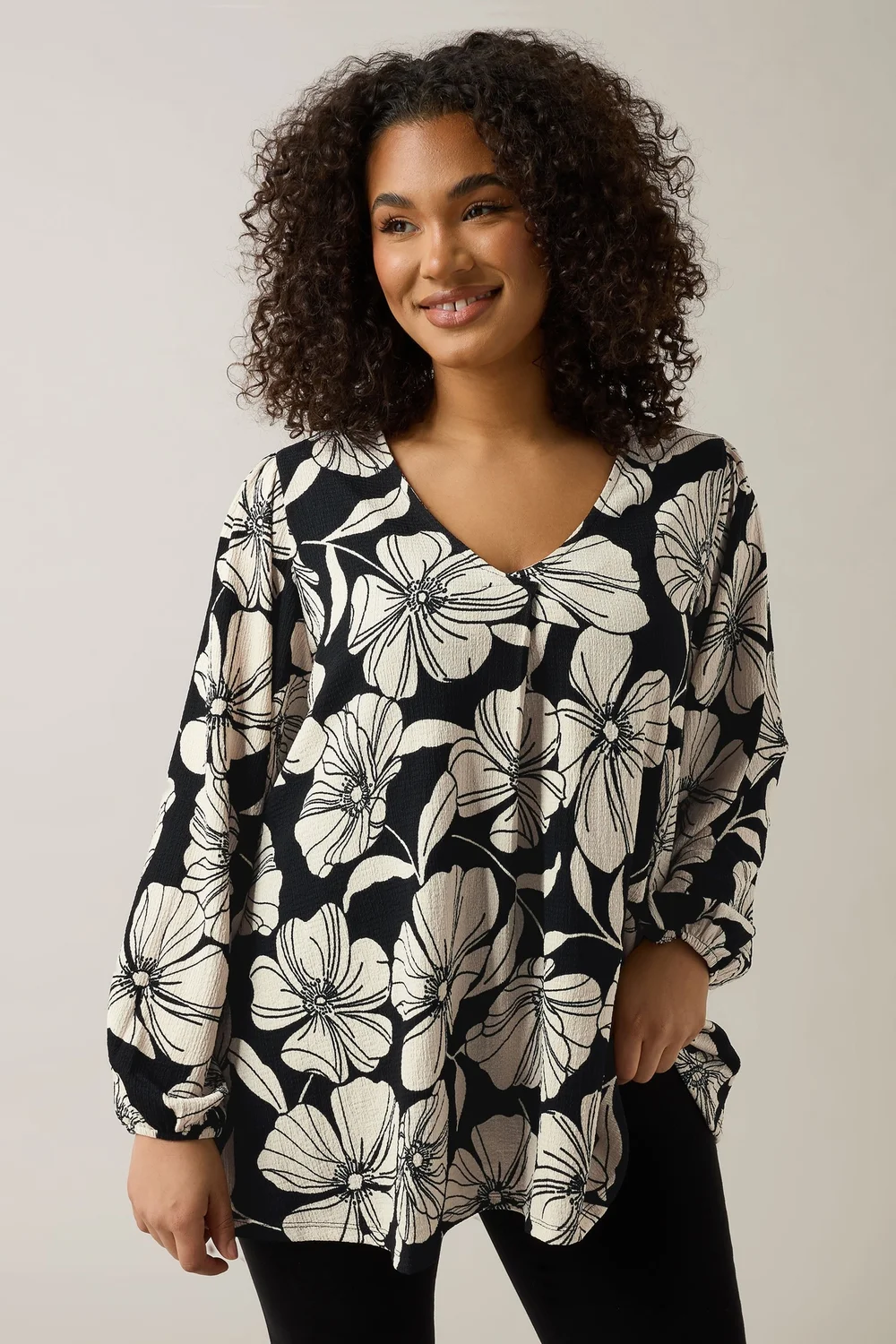 Evans Curve Black Contrast Floral Jersey Crepe Top - Size 30-32 Clothing Image 2