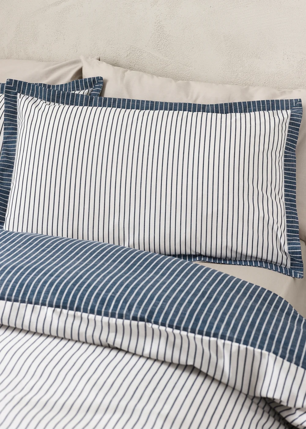 Catherine Lansfield Oxford Pinstripe Reversible Duvet Cover Set Navy - Single Image 3