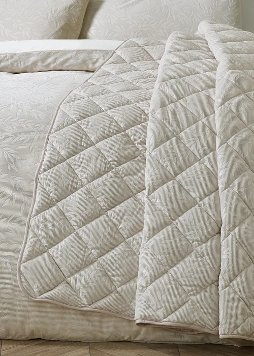 Catherine Lansfield Corded Leaves Quilted Bedspread Champagne Gold - One Size Image 1