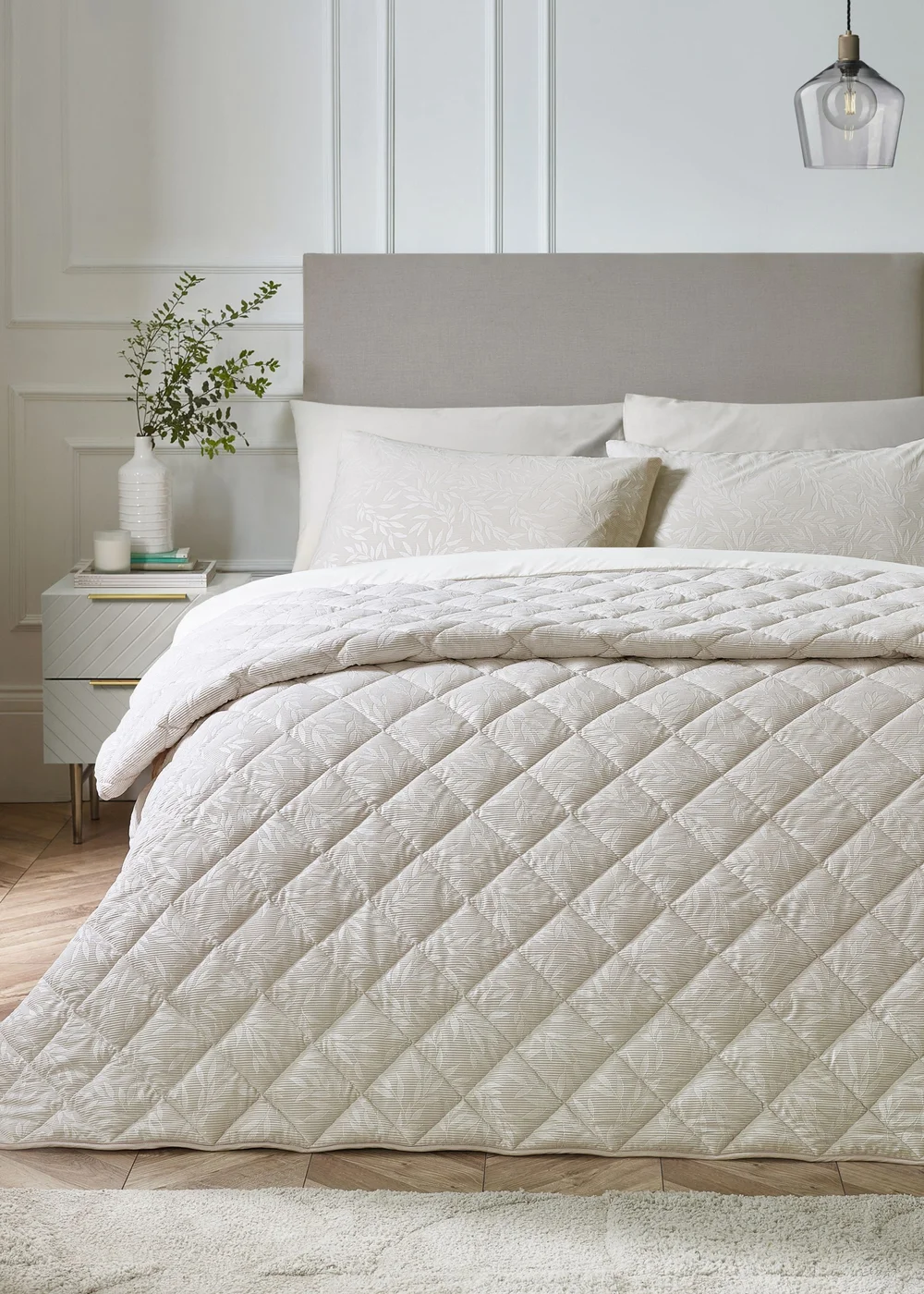 Catherine Lansfield Corded Leaves Quilted Bedspread Champagne Gold - One Size Image 3