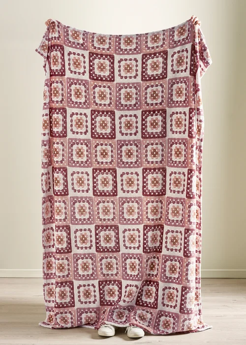 Catherine Lansfield Crochet Print Blanket Throw Pink - One Size Image 3