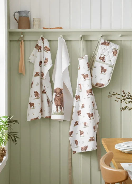 Catherine Lansfield Angus Highland Cow Cotton Kitchen Adult Apron Natural - One Size Image 3