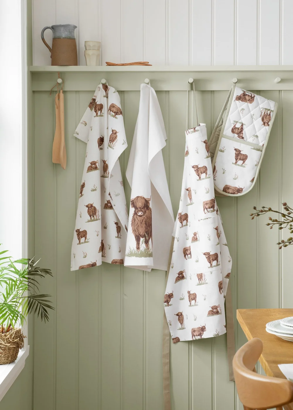 Catherine Lansfield Angus Highland Cow Cotton Kitchen Double Oven Glove Natural - One Size Image 2