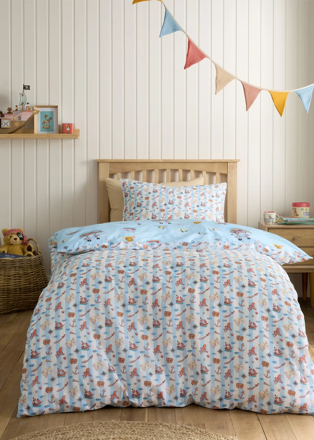 Belle & Boo Pirates Reversible Cotton Duvet Cover Set Blue - Junior Image 2