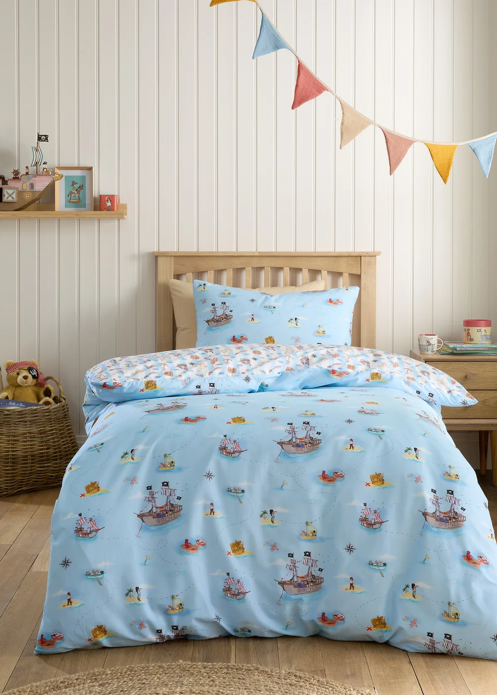 Belle & Boo Pirates Reversible Cotton Duvet Cover Set Blue - Junior Image 1