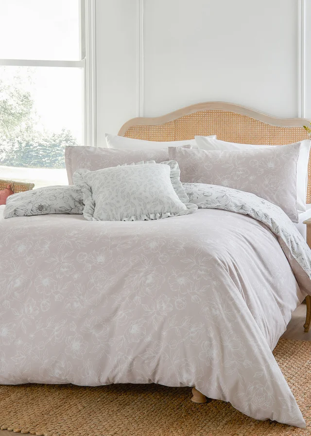 Wylder Nature Bella Reversible Floral Natural Duvet Set