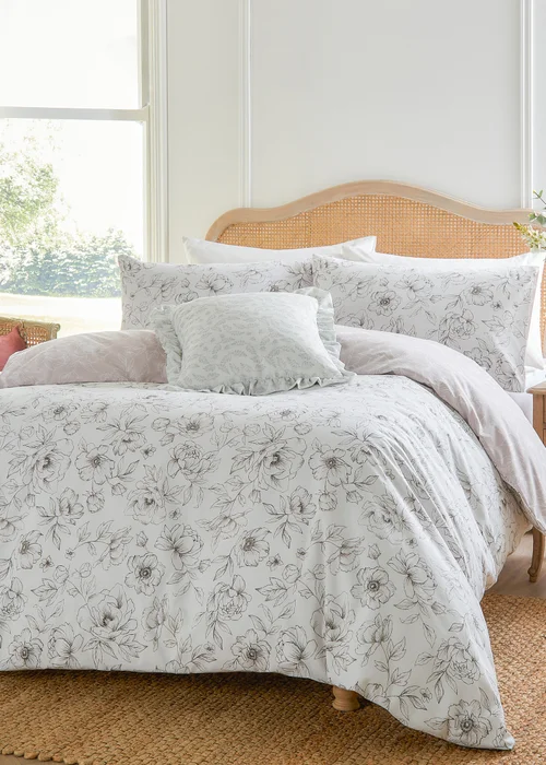 Wylder Nature Bella Reversible Floral Natural Duvet Set - Single Image 1