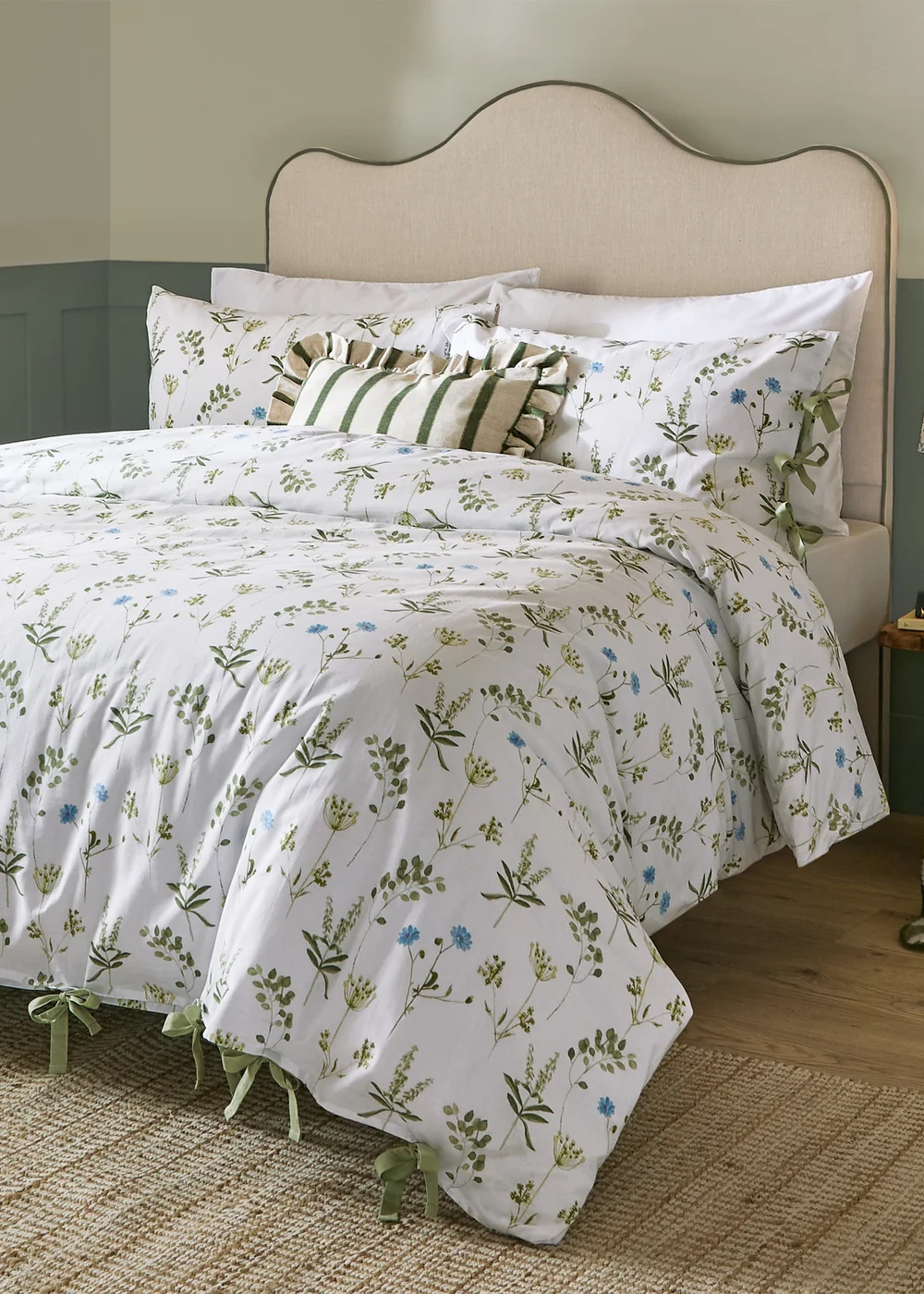 Wylder Nature Meadow 100% Cotton Floral White Duvet Set - King Image 1
