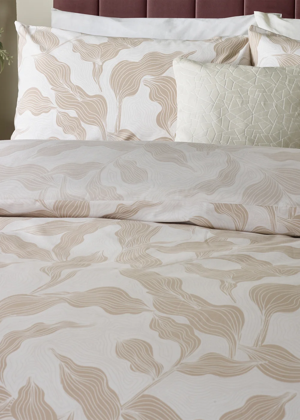 Hoem Lauro Printed Reversible Stone Duvet Set - Single Image 2
