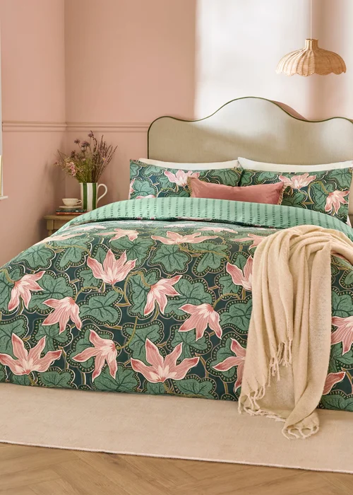 Wylder Luella Printed Reversible Juniper Green Duvet Set - Single Image 1