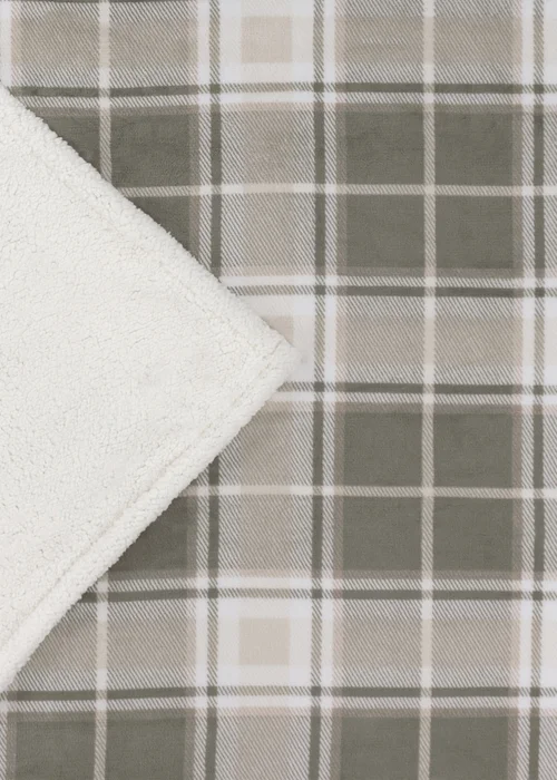 Wylder Nature Braemar Sherpa Tartan Fleece Green/Natural Throw - 140cm x 180cm Image 5