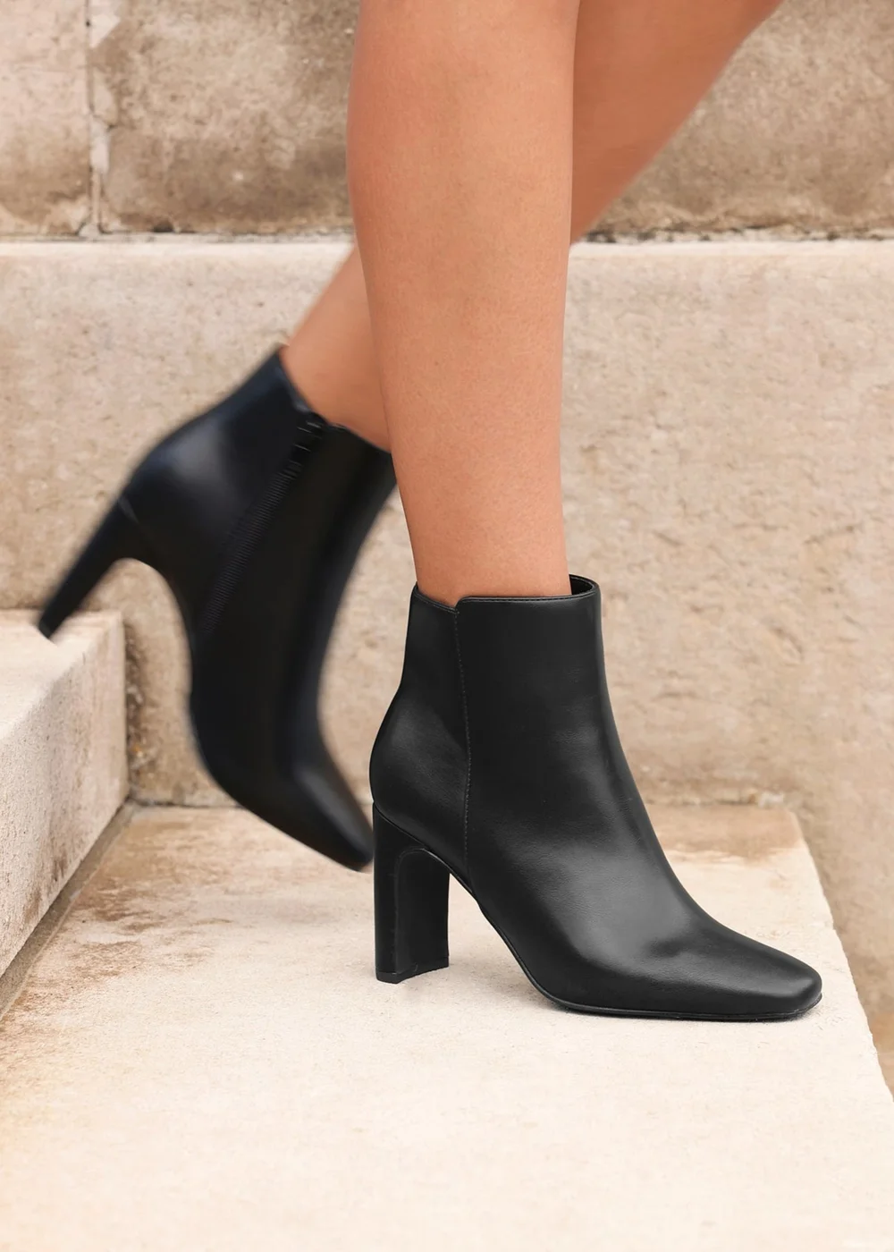 Linzi Glance Black Faux Leather Block Heel Ankle Boot - Size 6 Image 1