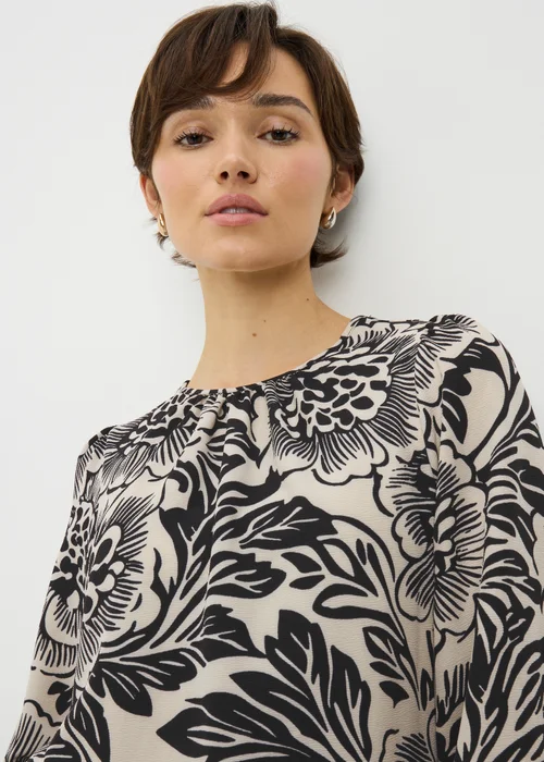 Black Floral Scoop Hem Blouse - Size 8 Image 3