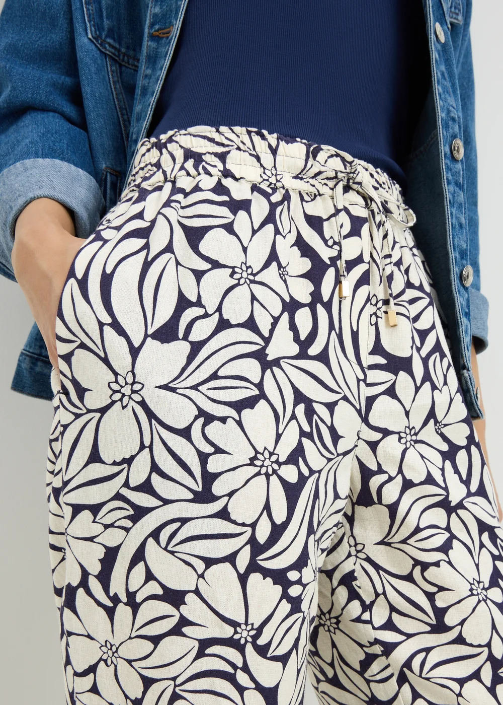 Navy Print Linen Blend Tapered Trousers - Size 8 Image 2