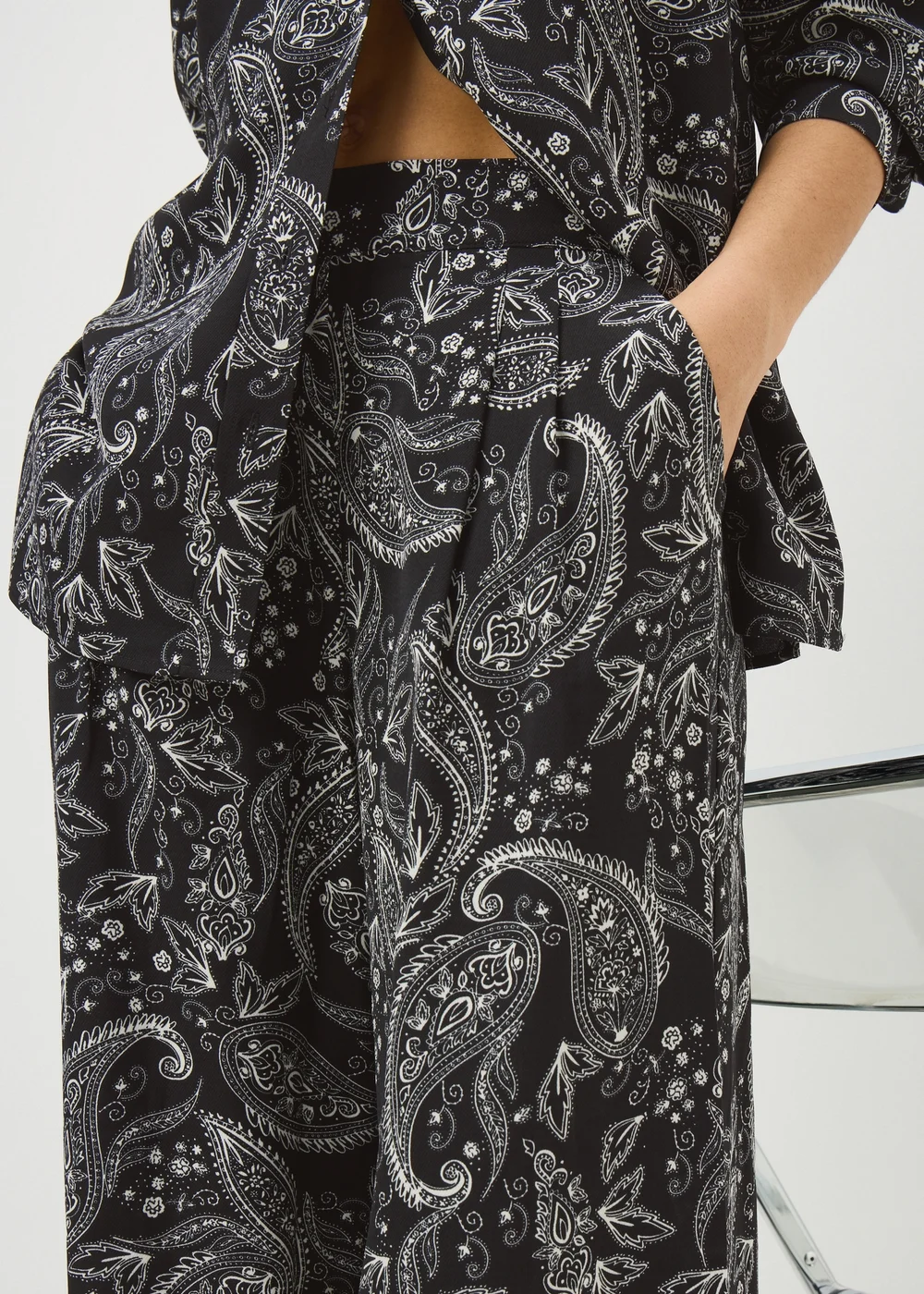 Black Paisley Co Ord Wide Leg Trousers - 10/L29 Image 3