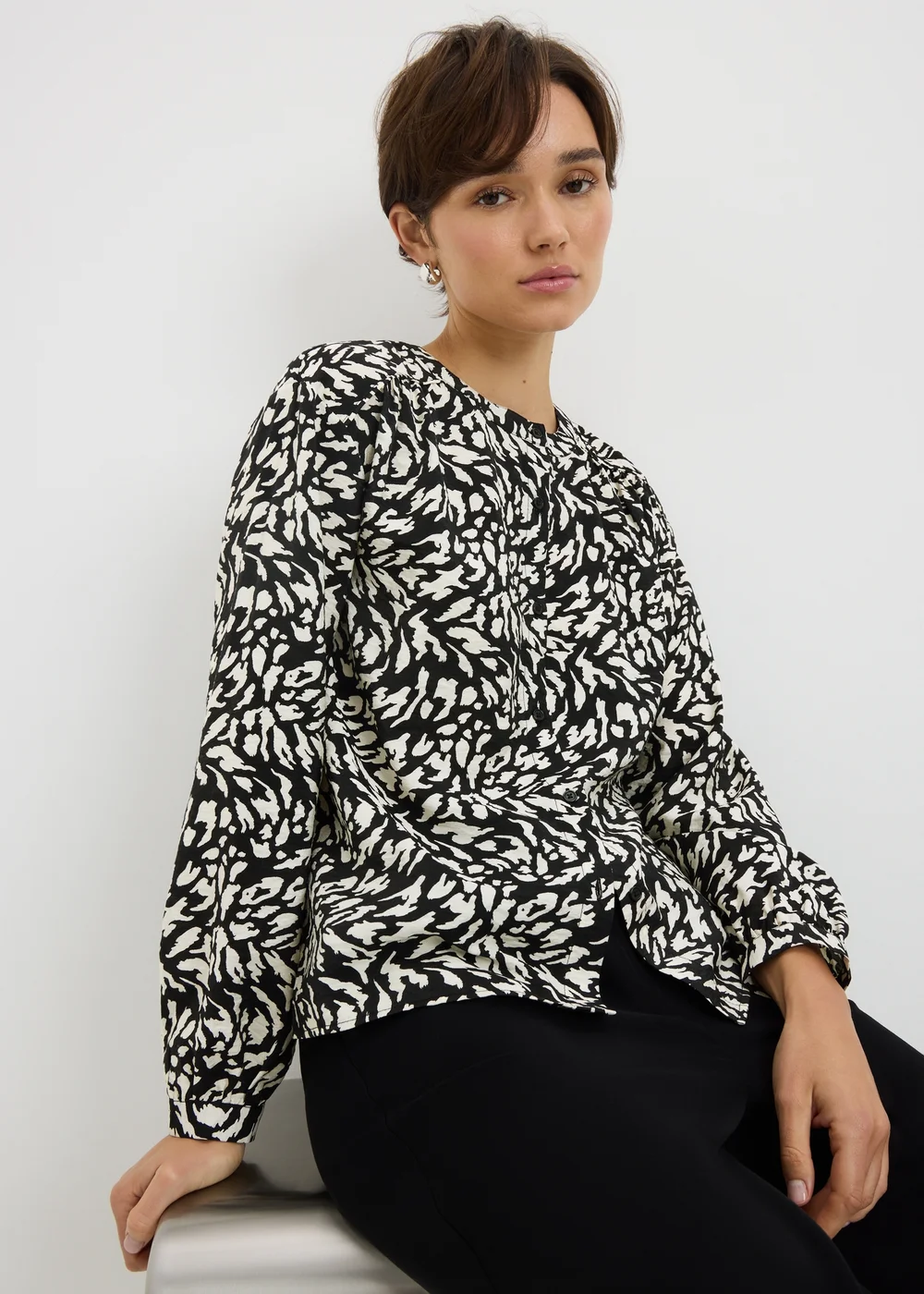 Black Animal Print Button Shirt - Size 8 Image 2