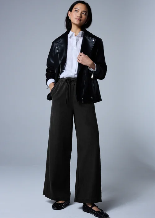 Black Comfort Fit Wide Leg Jeans - Size 08 29 leg Image 2