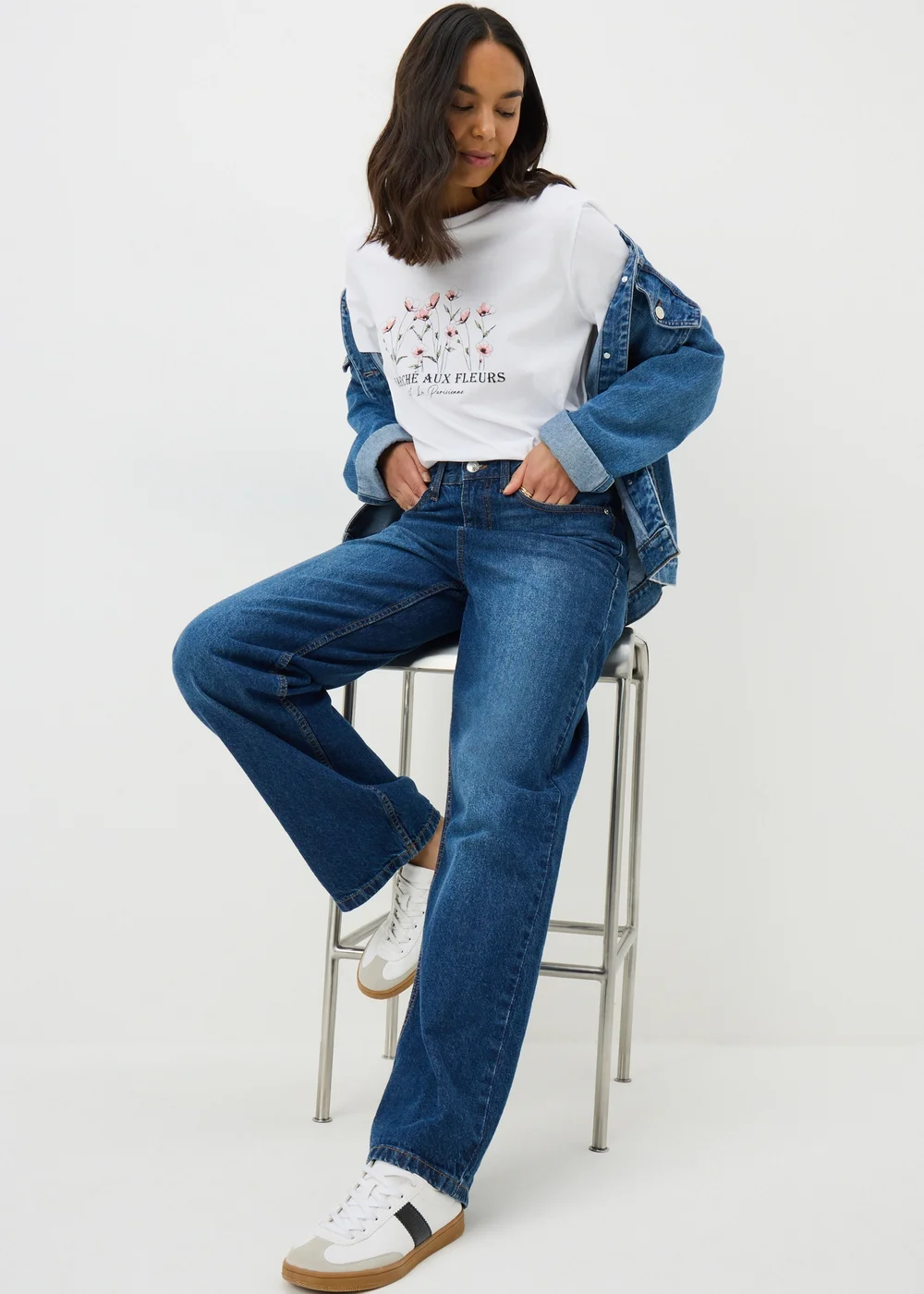 White Marche Aux Fleurs Graphic T-Shirt - Extra Large Image 2