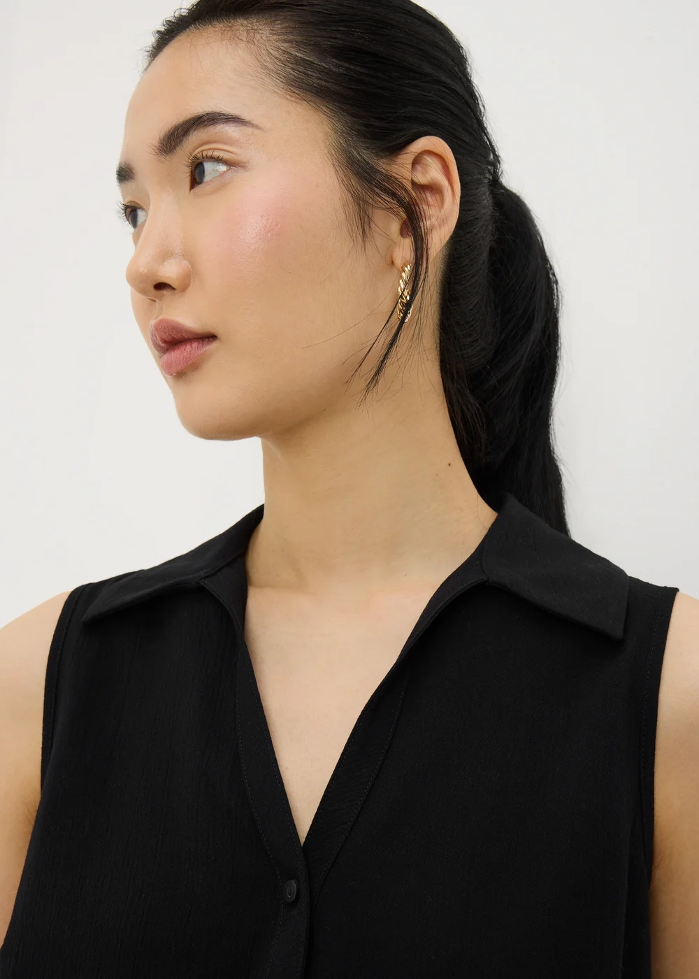 Black Sleeveless Clipper Shirt - 8 Image 1