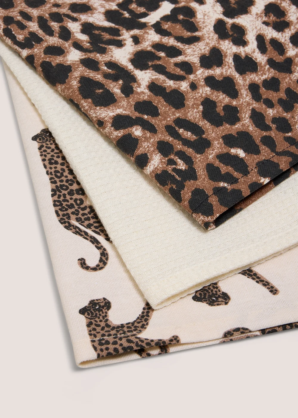 3 Pack Leopard Tea Towels Image 2