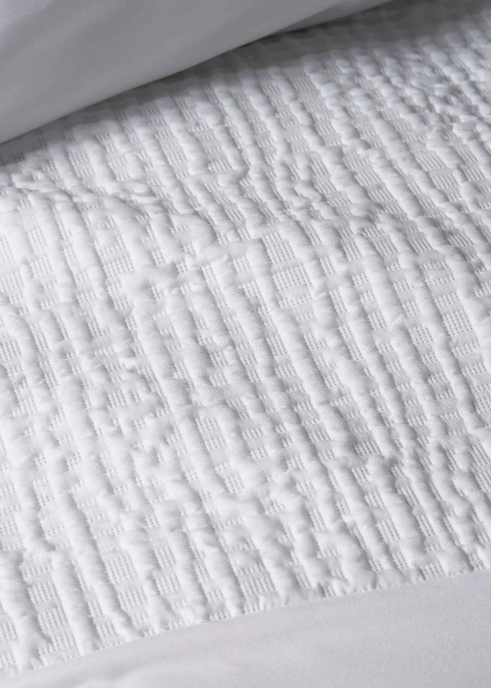 White Grid Pinsonic Duvet Set - Single Image 3