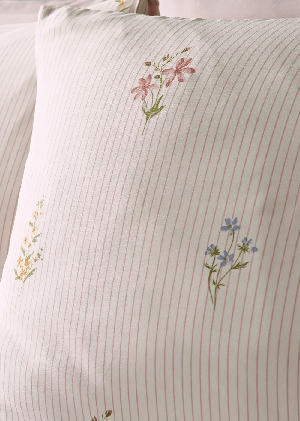 Pink Floral Duvet Set - Single Image 2