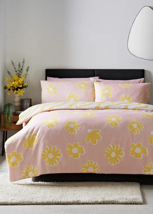 Pink Daisy Duvet Set - Single Image 1