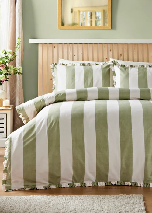 Green Wide Stripe Pleated Duvet Set - Double Image 1