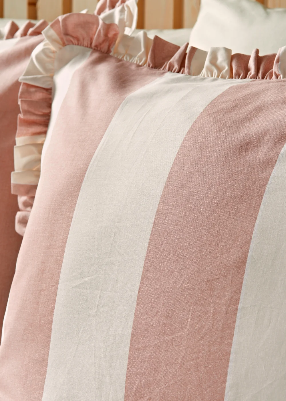 Pink Wide Stripe Pleat Duvet Set - Double Image 2